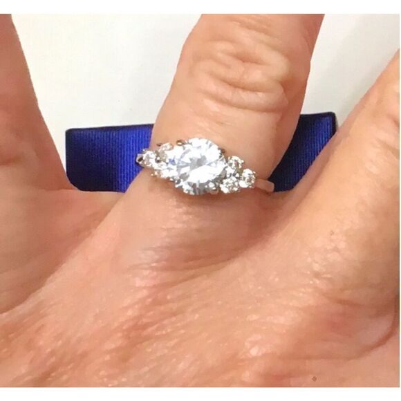 2 Ct. Round Solitaire & Cluster Design Engagement/Bridal Ring Sz 7 - Picture 4 of 5